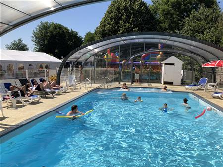 Campsite with heated and covered swimming pool in Calvados