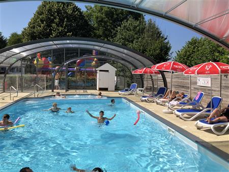 Campsite with heated and covered swimming pool in Calvados